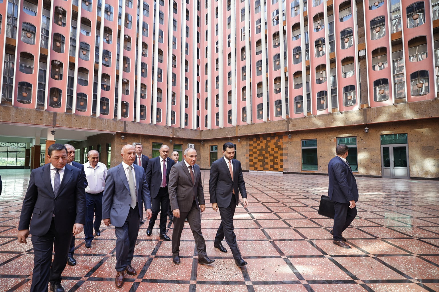 Le Premier ministre arménien prend connaissance avec l&rsquo;organisation de la COP17 en Arménie