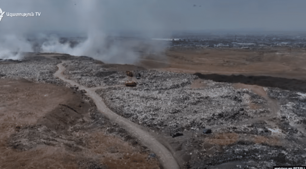 Des quartiers d&rsquo;Erevan pollués par de la fumée après l&rsquo;incendie d&rsquo;une décharge
