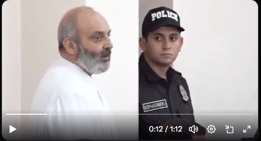 L&rsquo;archevêque Bagrat demande au juge de s&rsquo;adresser à lui correctement