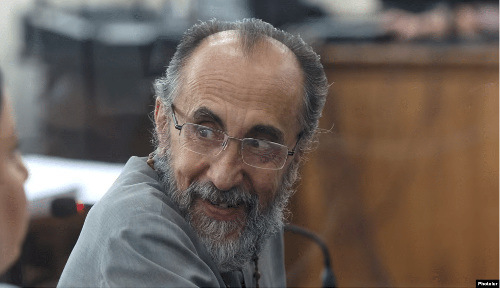 Procès de l’archevêque Mikael Adjapahyan : appel au coup d’État ou simple opinion ?