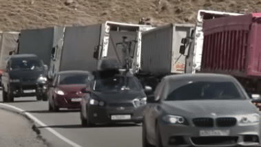 Files d’attente au poste de Lars : bras de fer entre opposition et gouvernement