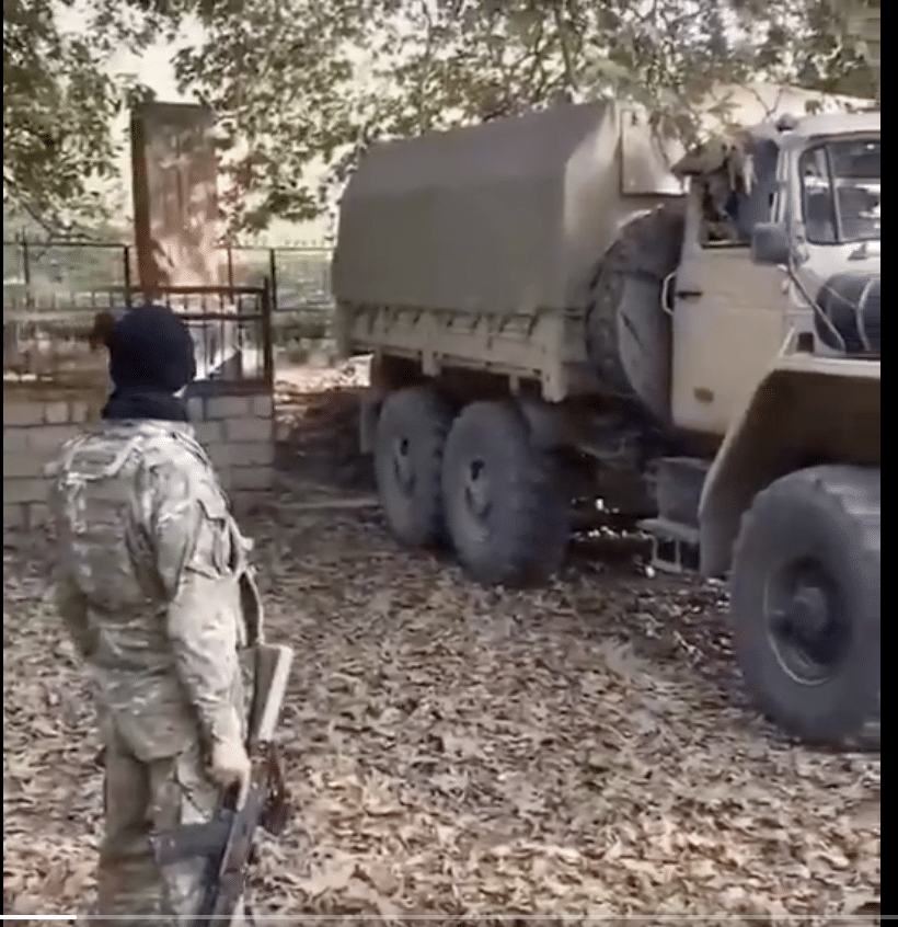 Destruction d&rsquo;un Khatckar (croix de pierre) en Artsakh occupé