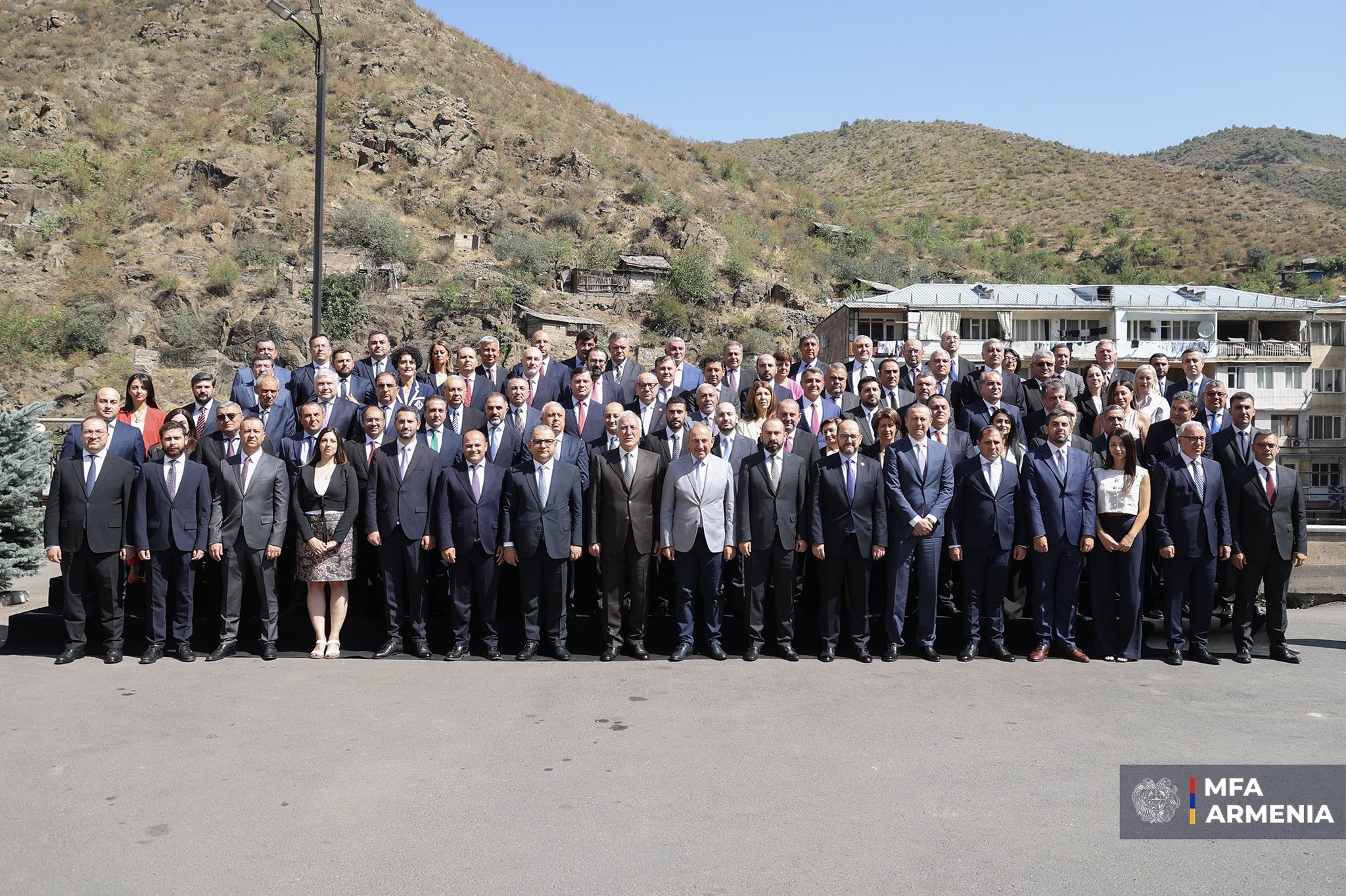 Ararat Mirzoyan : réunion des ambassadeurs d&rsquo;Arménie