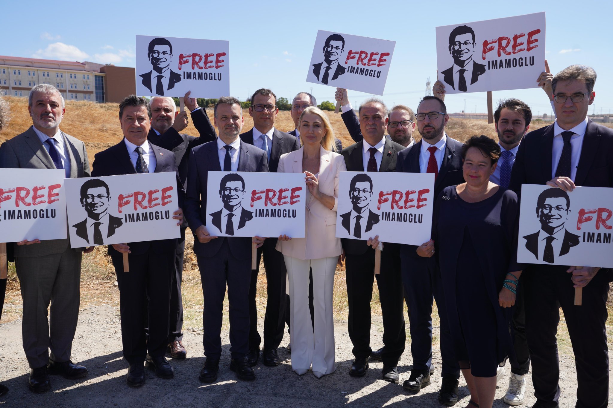 Des édiles européens sont allés soutenir le maire emprisonné d&rsquo;Istanbul