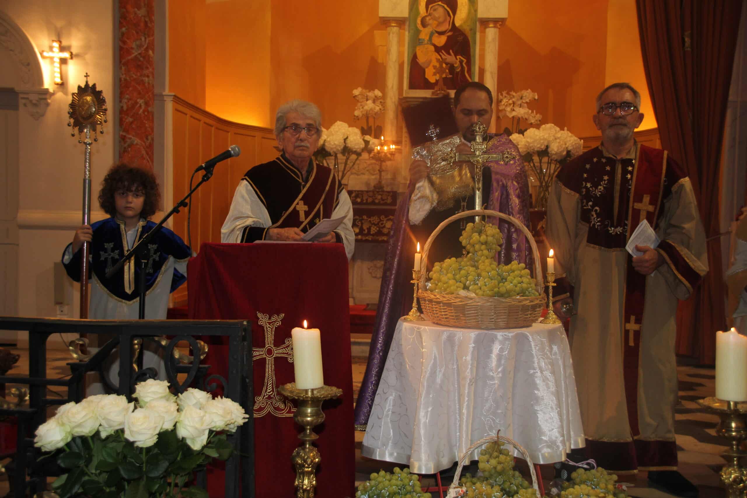 La bénédiction du raisin s’est déroulée à l’Église apostolique arménienne Saint-Nicolas de Romans, ce Vendredi 15 Août