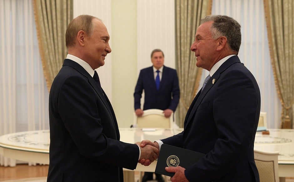 DECRYPTAGE : Washington va-t-il « ménager » les intérêts de Moscou dans le Caucase ? par Hakob Badalyan