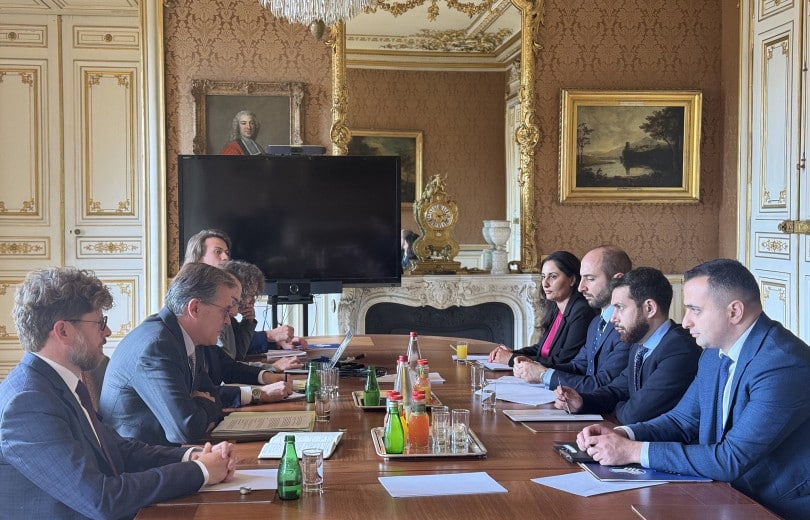 Les ministères des Affaires étrangères d’Arménie et de France ont discuté des mesures prises pour établir un partenariat stratégique