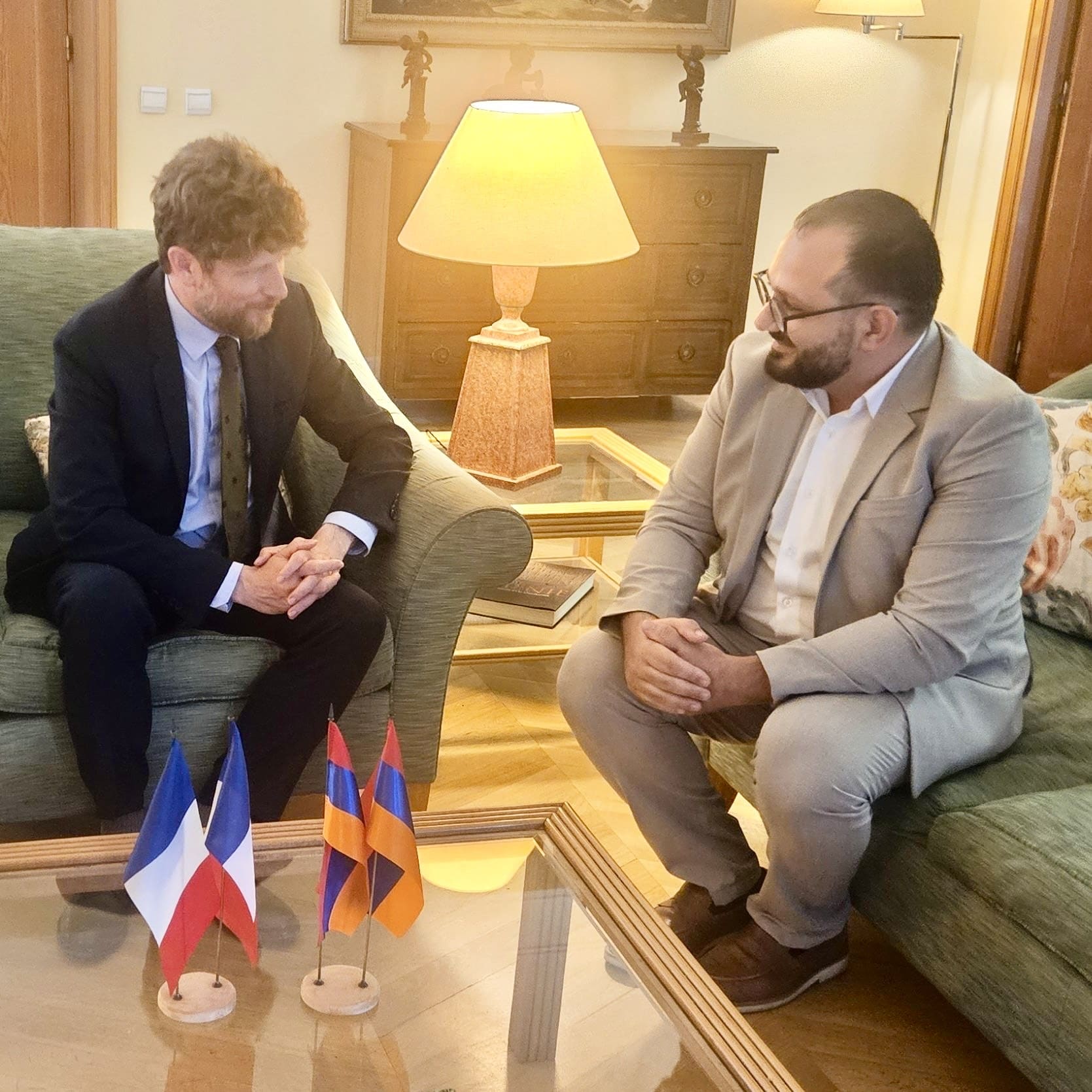 Rencontre entre l’ambassadeur de France en Arménie et le Révérend Pasteur Hagop Koujikian