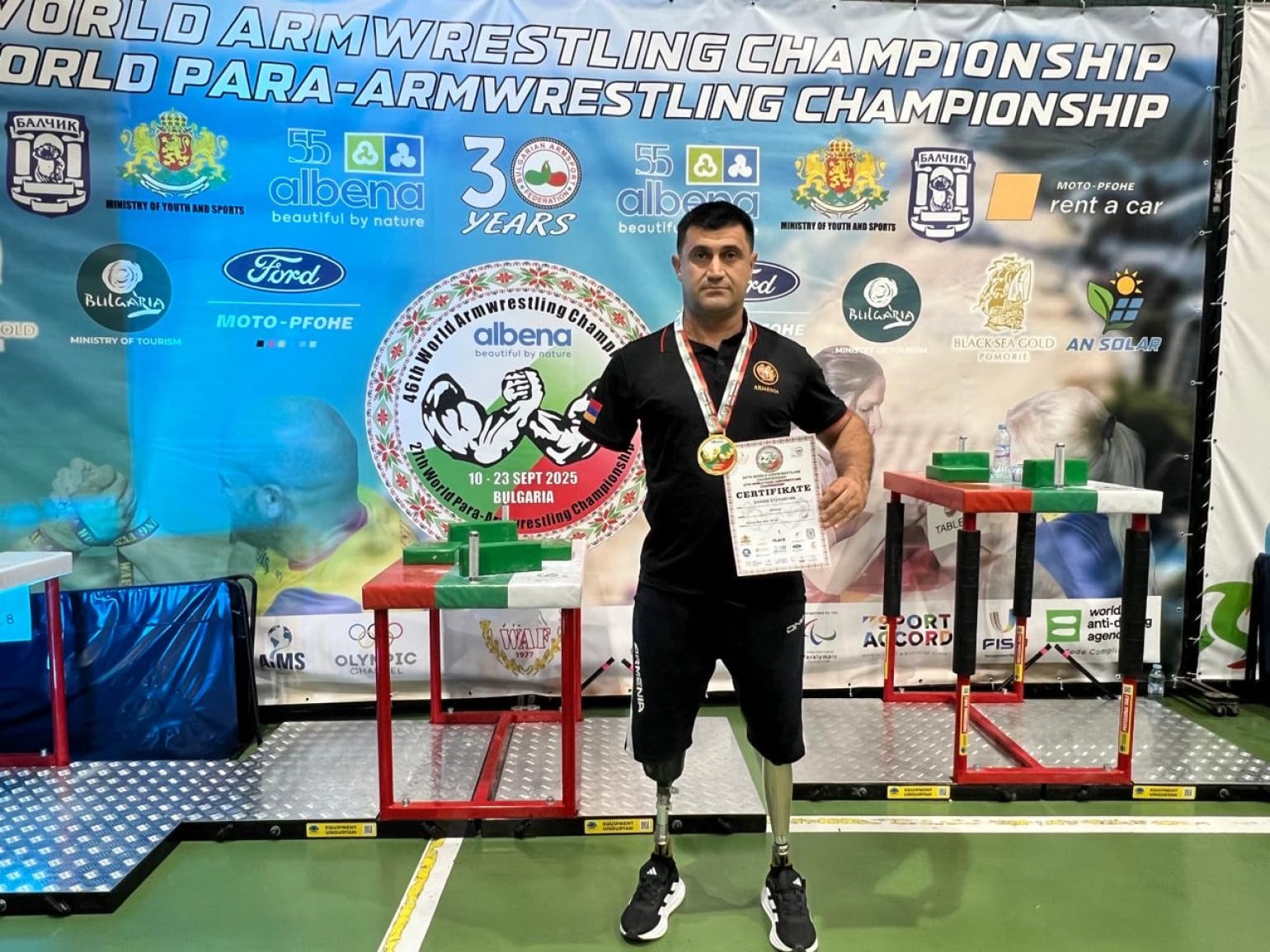 Sargis Stepanyan (Arménie) a remporté une médaille d&rsquo;or aux Championnats du monde et est devenu quadruple champion du monde de para-bras de fer à Albena (Bulgarie)