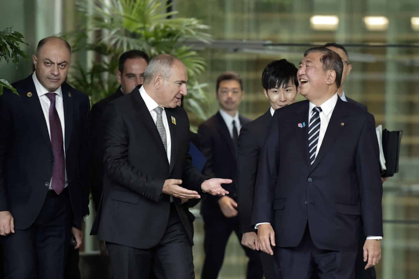 Le Premier ministre arménien Nikol Pachinian et son homologue japonais Shigeru Ishiba ont discuté des mesures visant à développer la coopération entre l’Arménie et le Japon