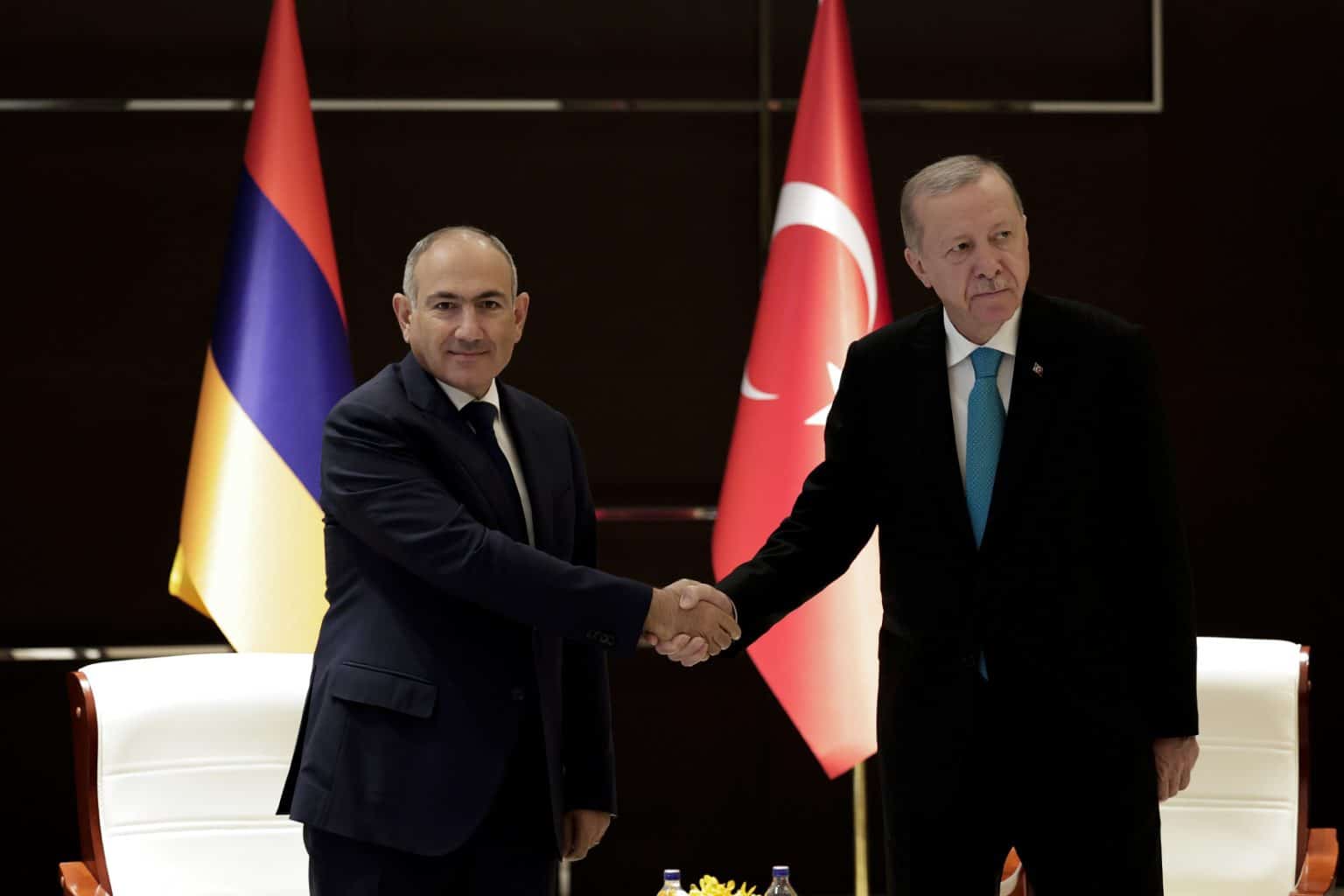 Pachinian et Erdogan discutent des questions régionales et des relations bilatérales