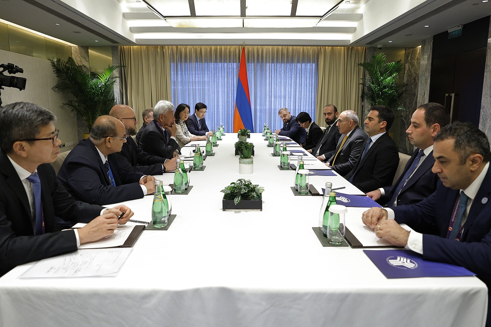 Le Premier ministre a rencontré le président de la BAII à Pékin