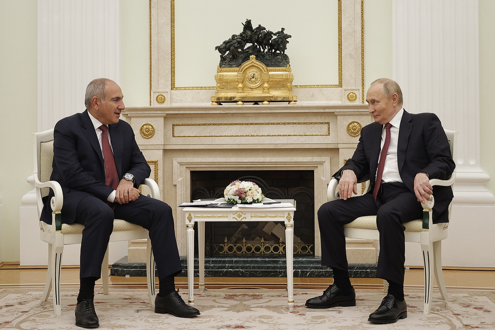 Le Premier ministre arménien Nikol Pashinyan rencontre Poutine à Moscou