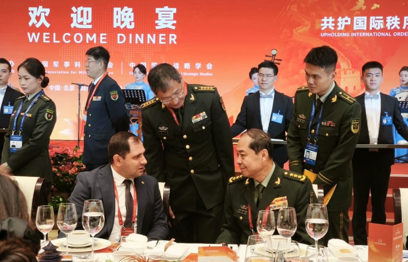 Suren Papikyan a participé à la réception officielle du vice-président du Conseil militaire central de Chine à Pékin