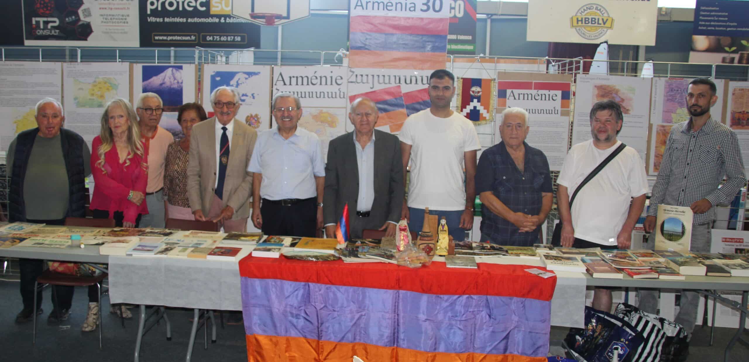 « Arménia » a débuté sa 31e saison par un stand arménien au Forum des associations 2025 de Bourg-Lès-Valence