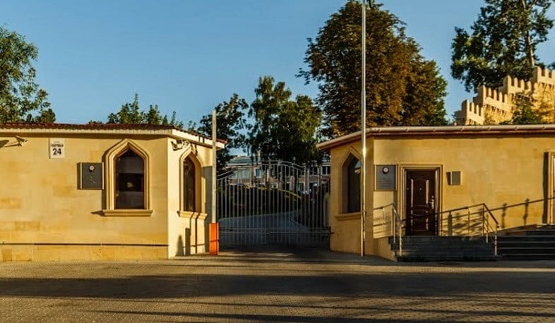 Une frappe russe endommage à nouveau l&rsquo;ambassade d&rsquo;Azerbaïdjan à Kiev