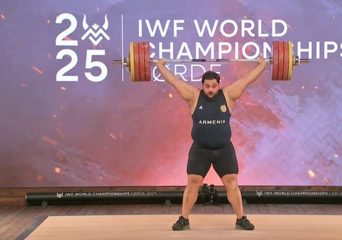 Varazdat Lalayan (Arménie) remporte la médaille d’or à l’arraché dans les super-lourds et un autre Arménien Gor Minasyan la médaille d’argent à l’arraché lors des Championnats du monde d’haltérophilie à Fjod (Norvège)