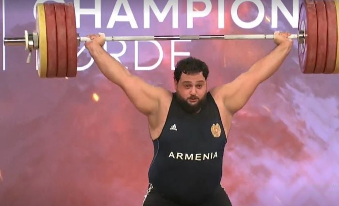 Varazdat Lalayan (Arménie) est devenu double champion du monde d&rsquo;haltérophilie des super-lourds à Fjord (Norvège)