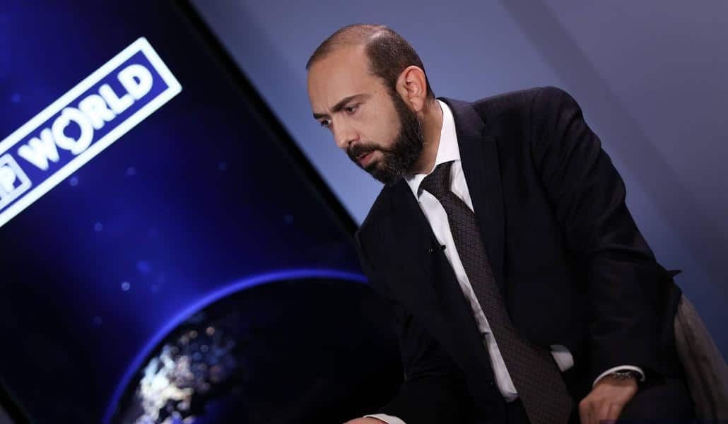 Des spécialistes américains sont en Arménie pour le projet TRIPP affirme Ararat Mirzoyan qui a fixé une date limite de deux ans pour la construction de la ligne ferroviaire