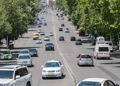 La rue Leningrad sera rebaptisée « rue Kirk Kerkorian » en hommage au milliardaire et philanthrope arméno-américain Kirk Kerkorian (1917-2015)