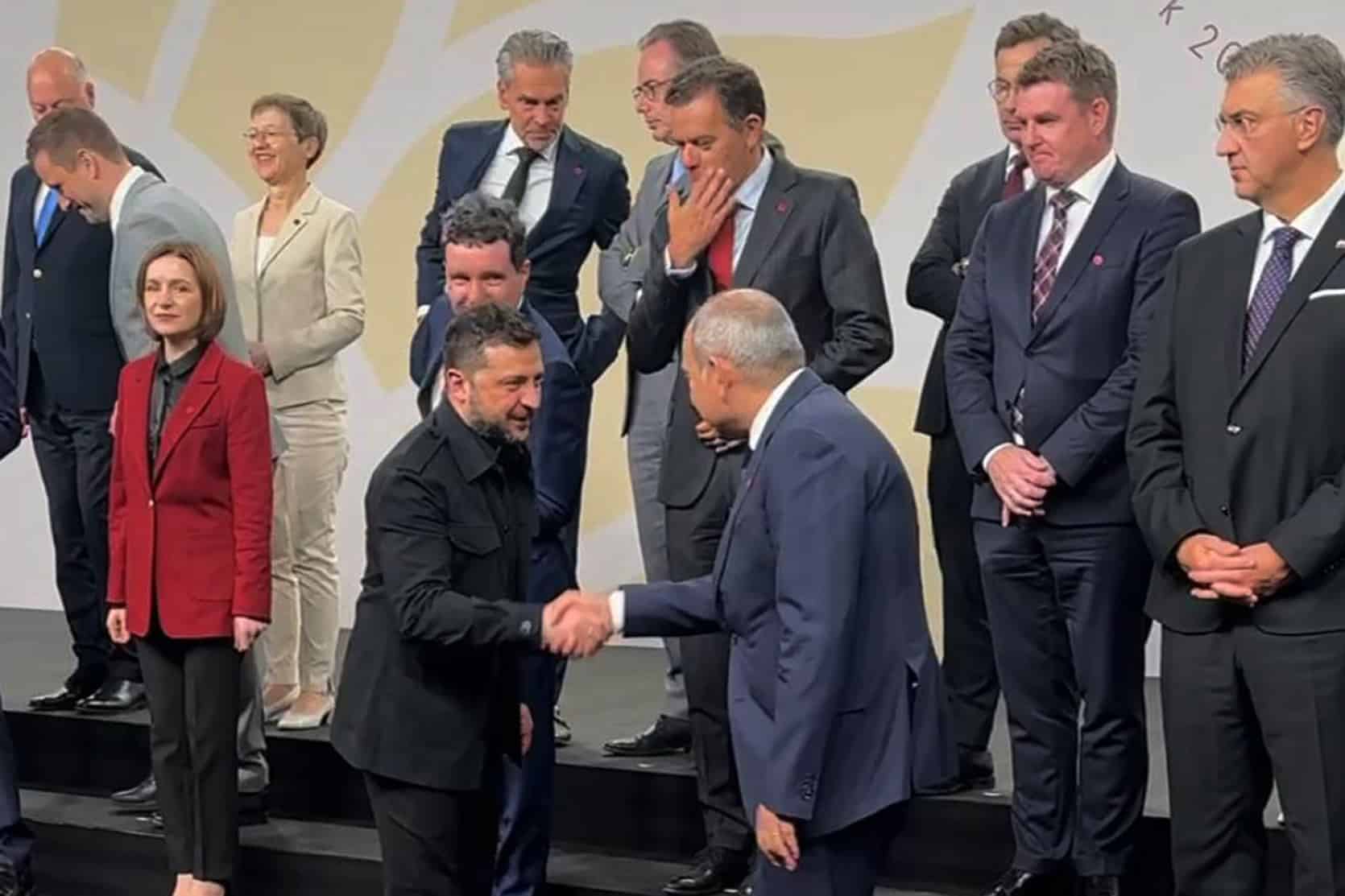 Le Premier ministre arménien a eu de brefs contacts avec ses homologues étrangers lors du sommet de la Communauté politique européenne à Copenhague