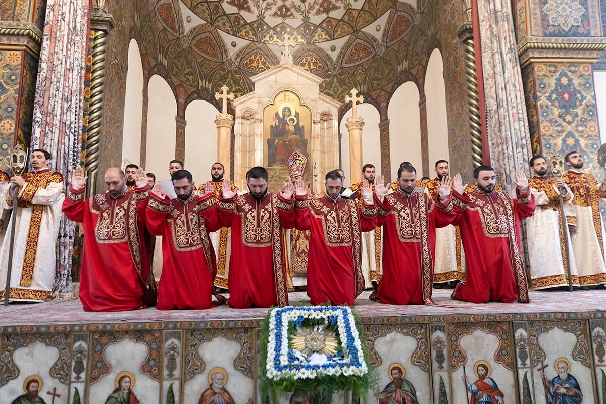 Ordination sacerdotale de 6 nouveaux prêtres au Saint-Siège d’Etchmiadzine ce dimanche 26 octobre