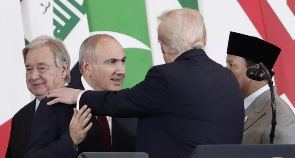 D. Trump interrompt sa brève conversation avec N. Pachinian lors du sommet sur Gaza