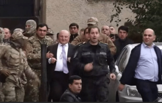 Décryptage. Canonisation au Vatican et “offensive” à Gyumri : le jeu à plusieurs bandes de Nikol Pachinian par Hakob Badalian