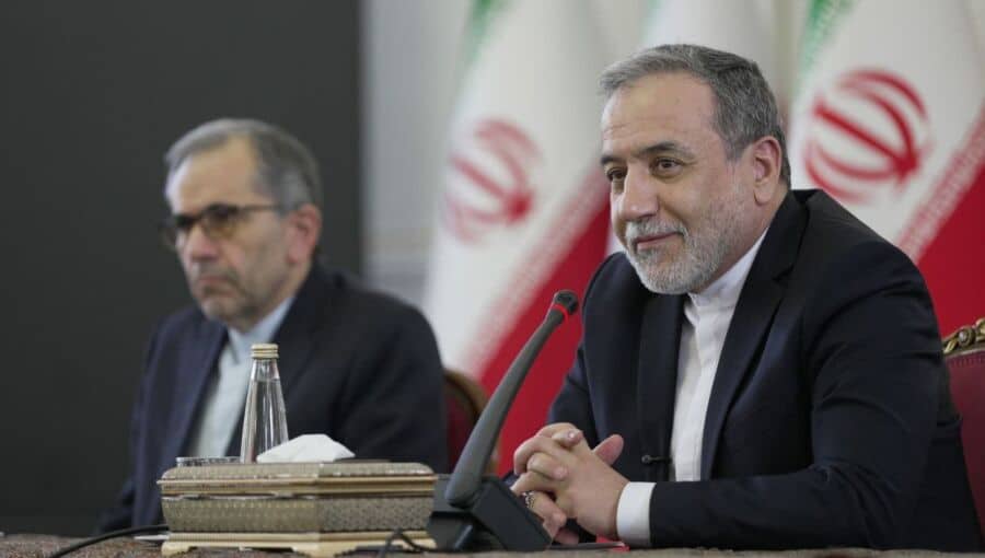 Le ministre iranien des Affaires étrangères appelle à un retour à la diplomatie après les accusations relatives aux missiles