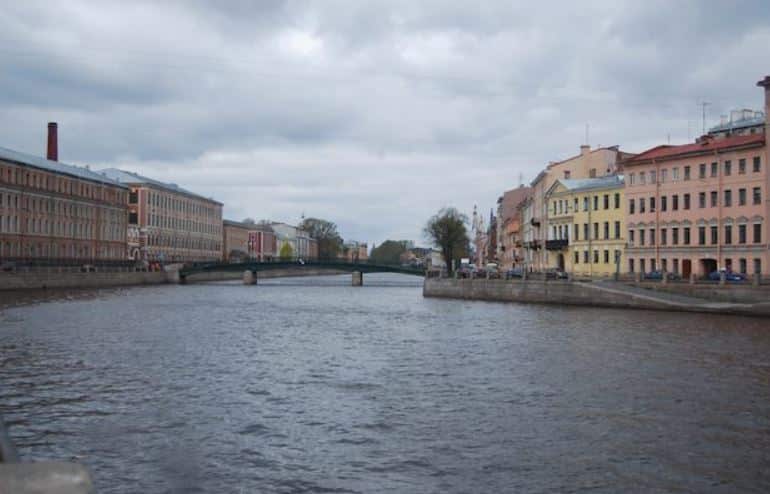 Le commandant de la marine iranienne arrive à Saint-Pétersbourg, en Russie, pour des discussions avec les États riverains de la mer Caspienne, dont l&rsquo;Azerbaïdjan