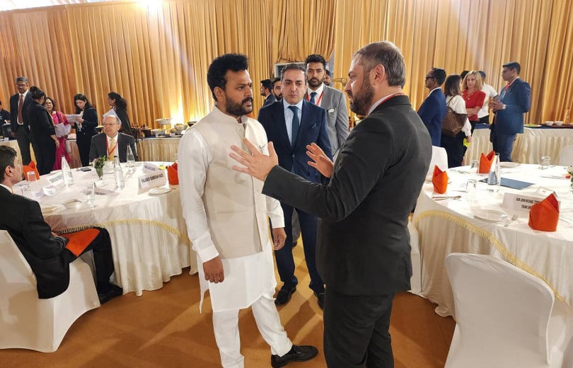 Le ministre arménien de l’Économie Gevorg Papoyan et le ministre indien de l&rsquo;Aviation civile discutent de la possibilité d&rsquo;établir des vols directs entre l’Arménie et l’Inde