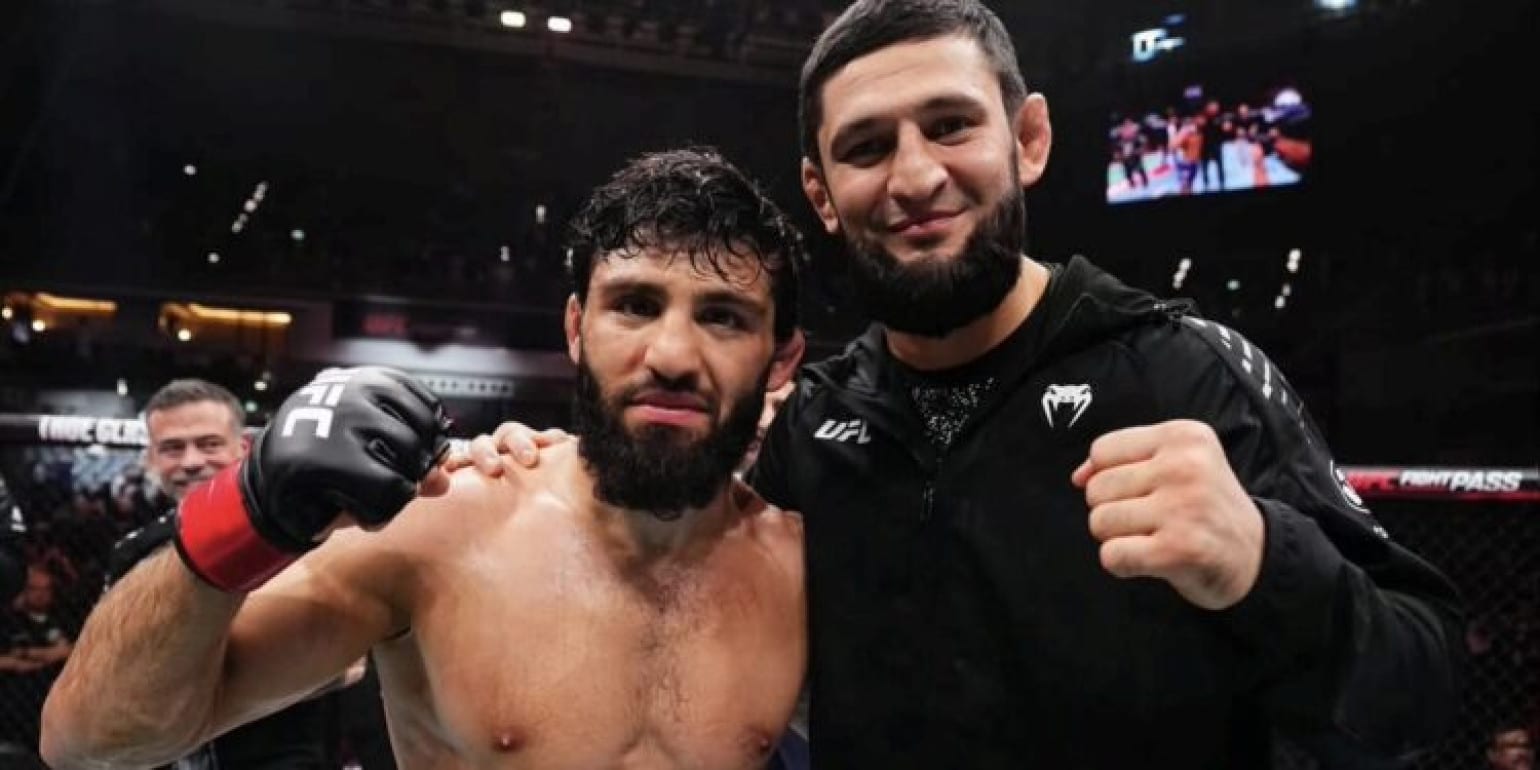 Khamzat Chimaev offre un cadeau de grande valeur à Arman Tsarukyan après sa victoire contre Dan Hooker