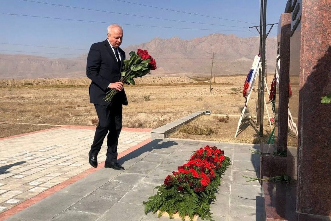 Kopyrkin a rendu hommage à la mémoire des pilotes russes tués lors de la destruction d&rsquo;un hélicoptère russe par l&rsquo;armée de l&rsquo;air azerbaïdjanaise
