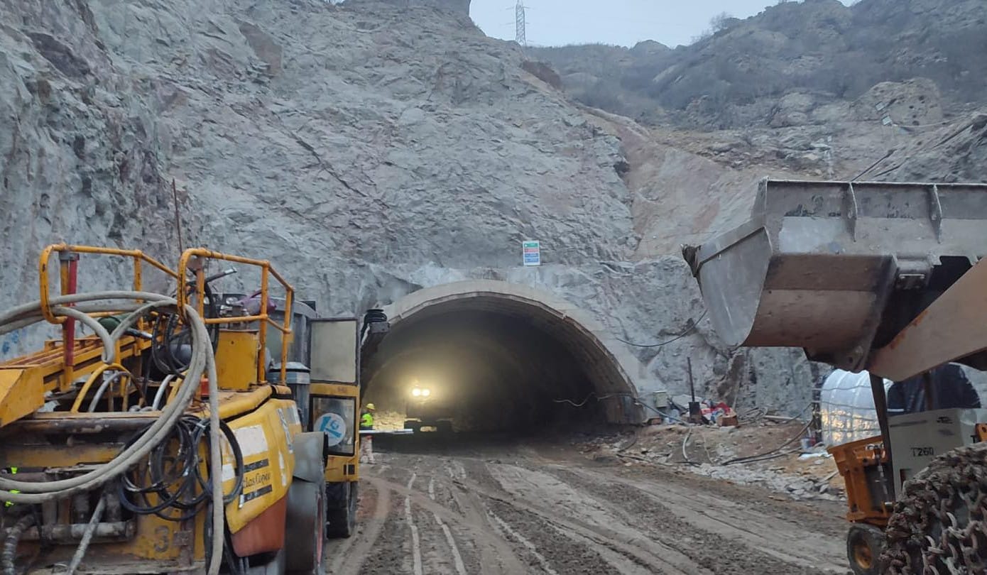Des tunnels sont en construction sur le tronçon nord-sud entre Kajaran et Agarak dans la région de Syunik au sud de l’Arménie