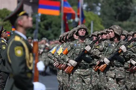 En réduisant le service militaire en Arménie, les jeunes pourront se marier six mois plus tôt, travailler et payer des impôts affirme le député Armen Khachatryan