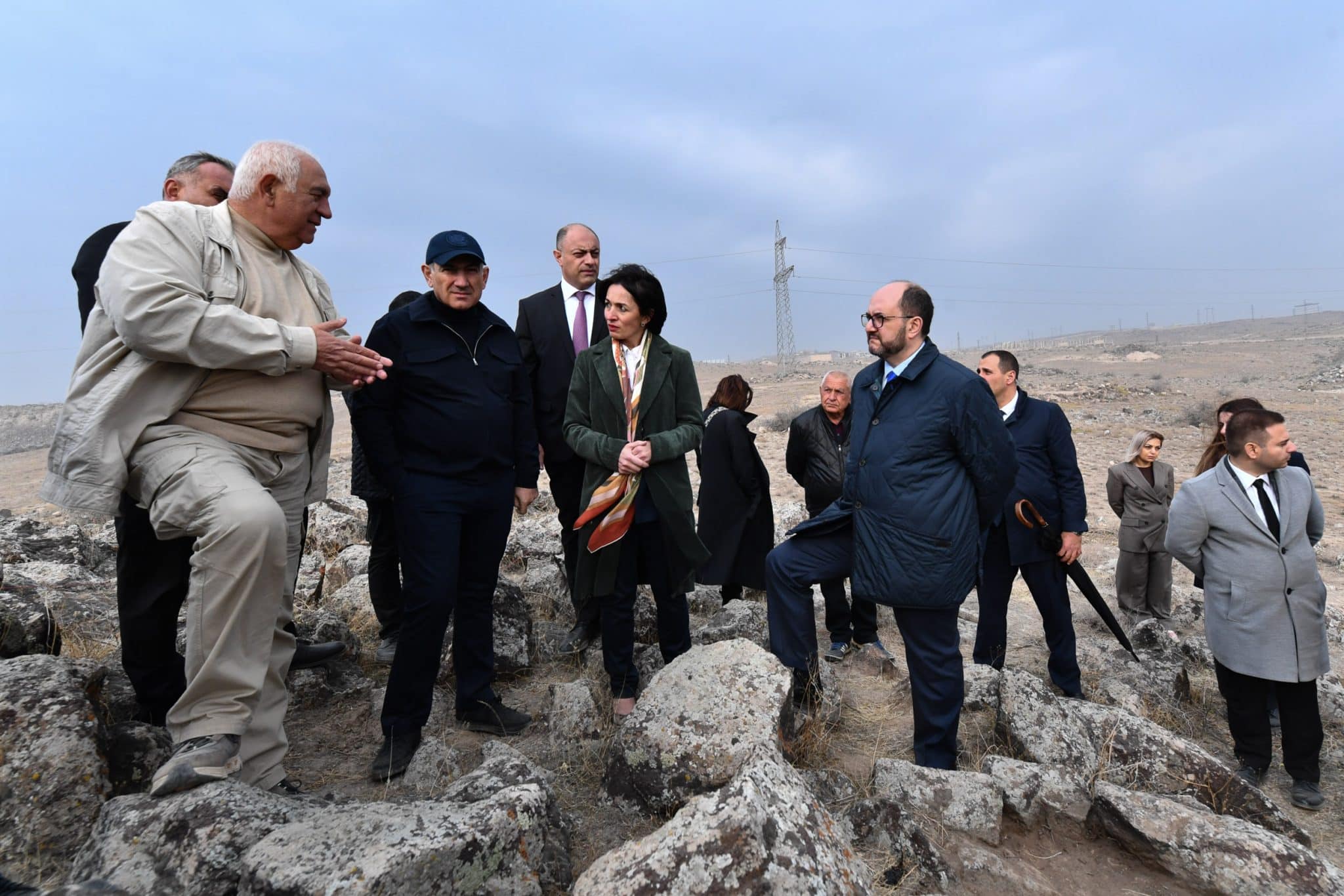 Le Premier ministre arménien a visité le site de la Cité académique et la découverte d’un site néolithique le plus ancien d’Arménie et du Caucase du Sud
