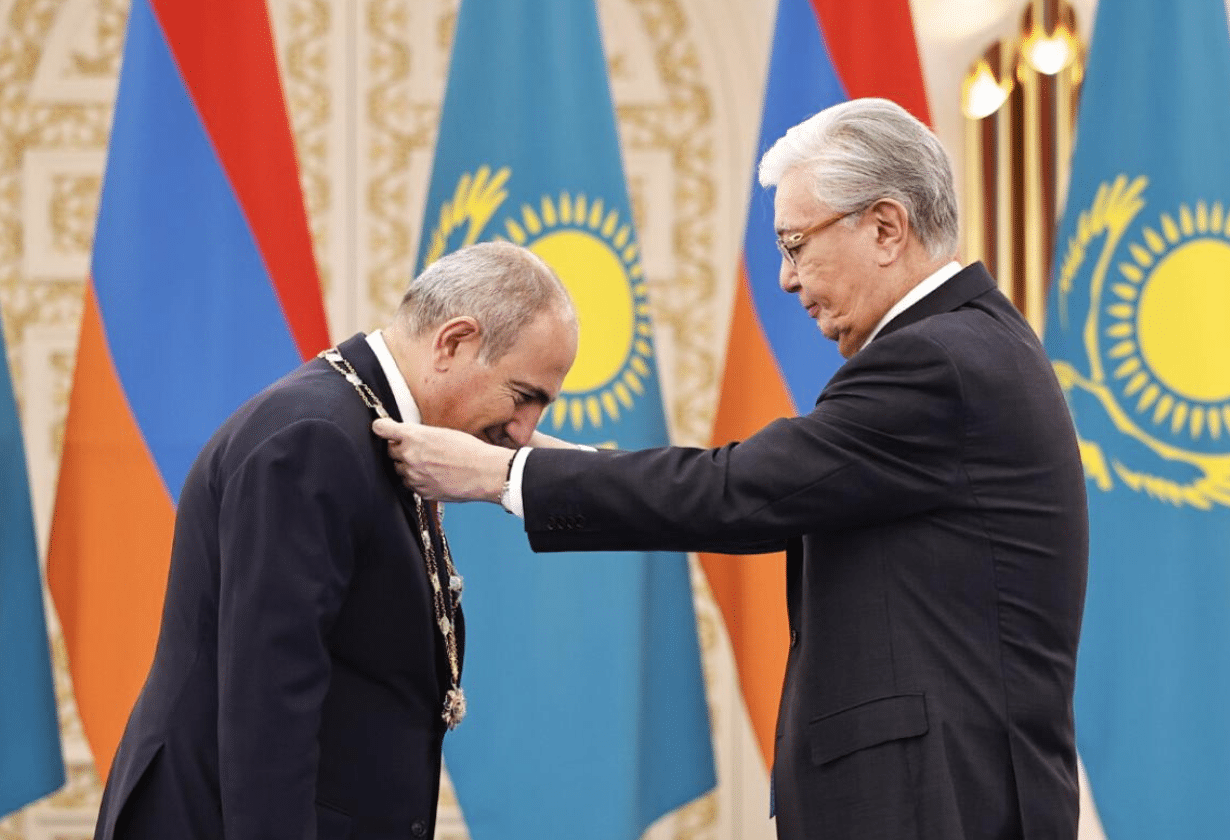 Le président kazakh salue le leadership de Pachinian