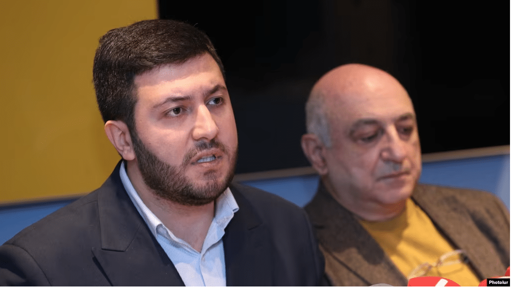 Après sa visite à Bakou, un politologue proche de Pachinian dénonce les opposants arméniens, qualifiés d’ « agents de l’étranger »