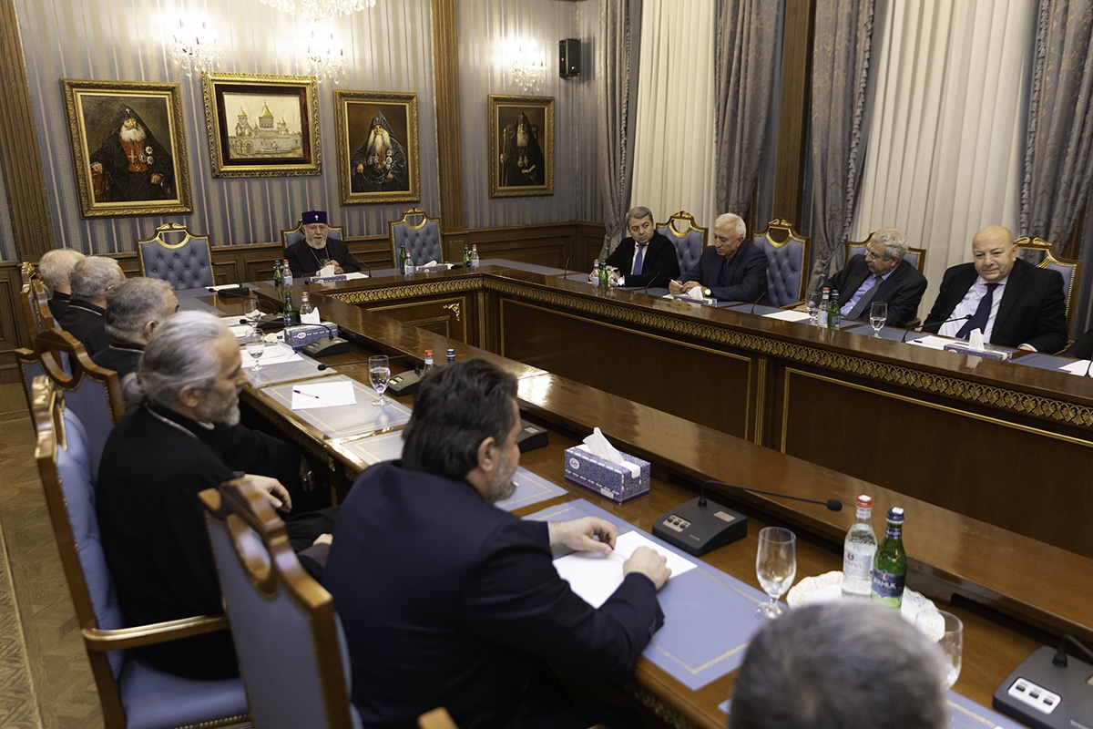 Communiqué d&rsquo;Etchmiadzine : Réunion du Conseil spirituel suprême