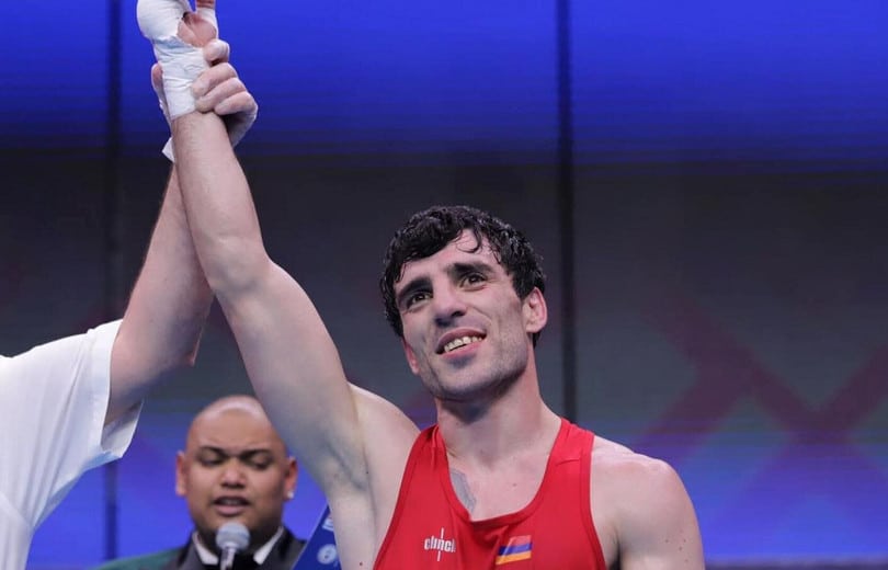 Hovhannès Bachkov (Arménie) est en quarts de finale des 67 kg des Championnats du monde de boxe à Dubaï
