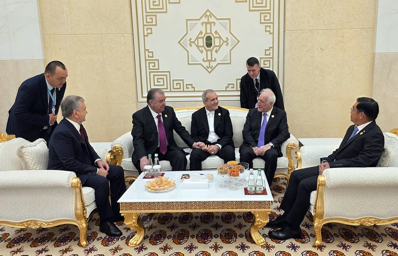 Le Président de la République d’Arménie, Vahagn Khatchatourian, s&rsquo;est entretenu avec les présidents de plusieurs pays à Achgabat (Turkménistan)