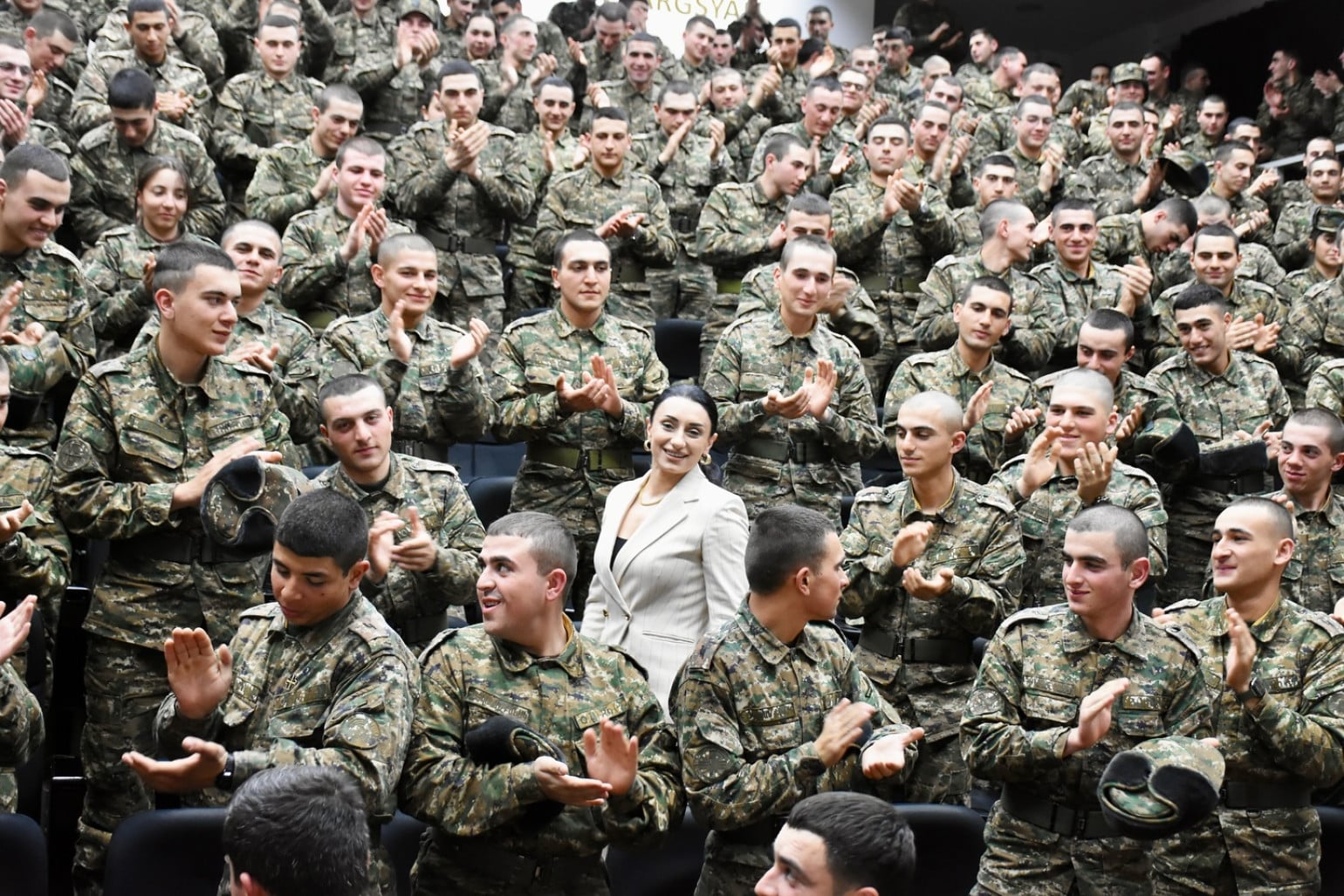 L&rsquo;Académie militaire « Vazgen Sargsyan » d’Arménie a organisé une projection du film « L&rsquo;Autre Côté de la Médaille » avec la championne d’haltérophilie Nazik Avdalyan