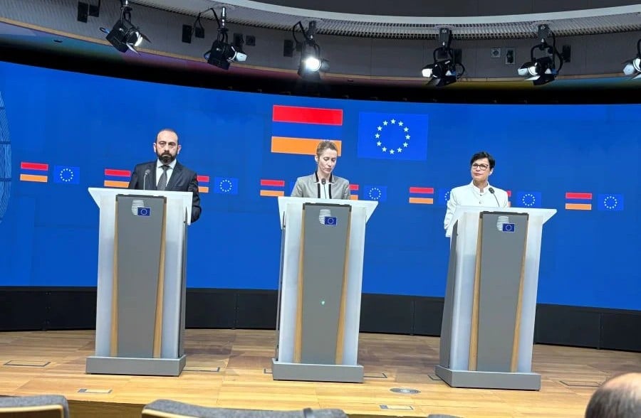 A Bruxelles, Kaja Kallas, la responsable de la diplomatie européenne, en présence du ministre des Affaires étrangères d&rsquo;Arménie, a souligné l&rsquo;importance du maintien des sanctions contre la Russie