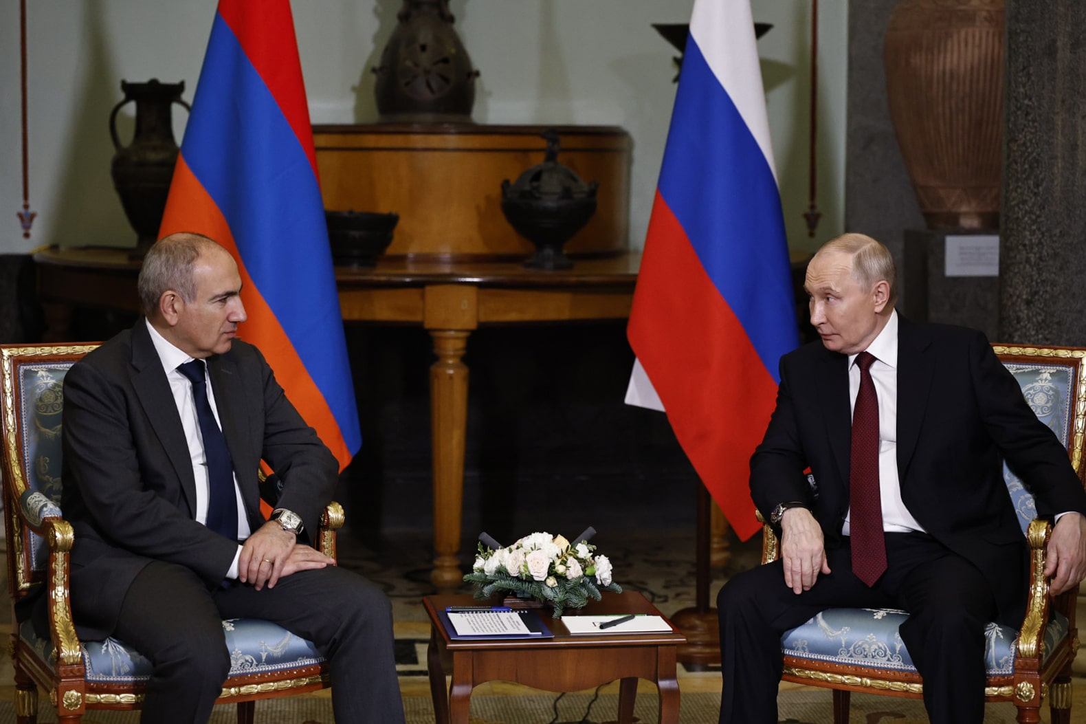 Rencontre entre le Premier ministre arménien Nikol Pachinian et Président russe Vladimir Poutine à Saint-Pétersbourg