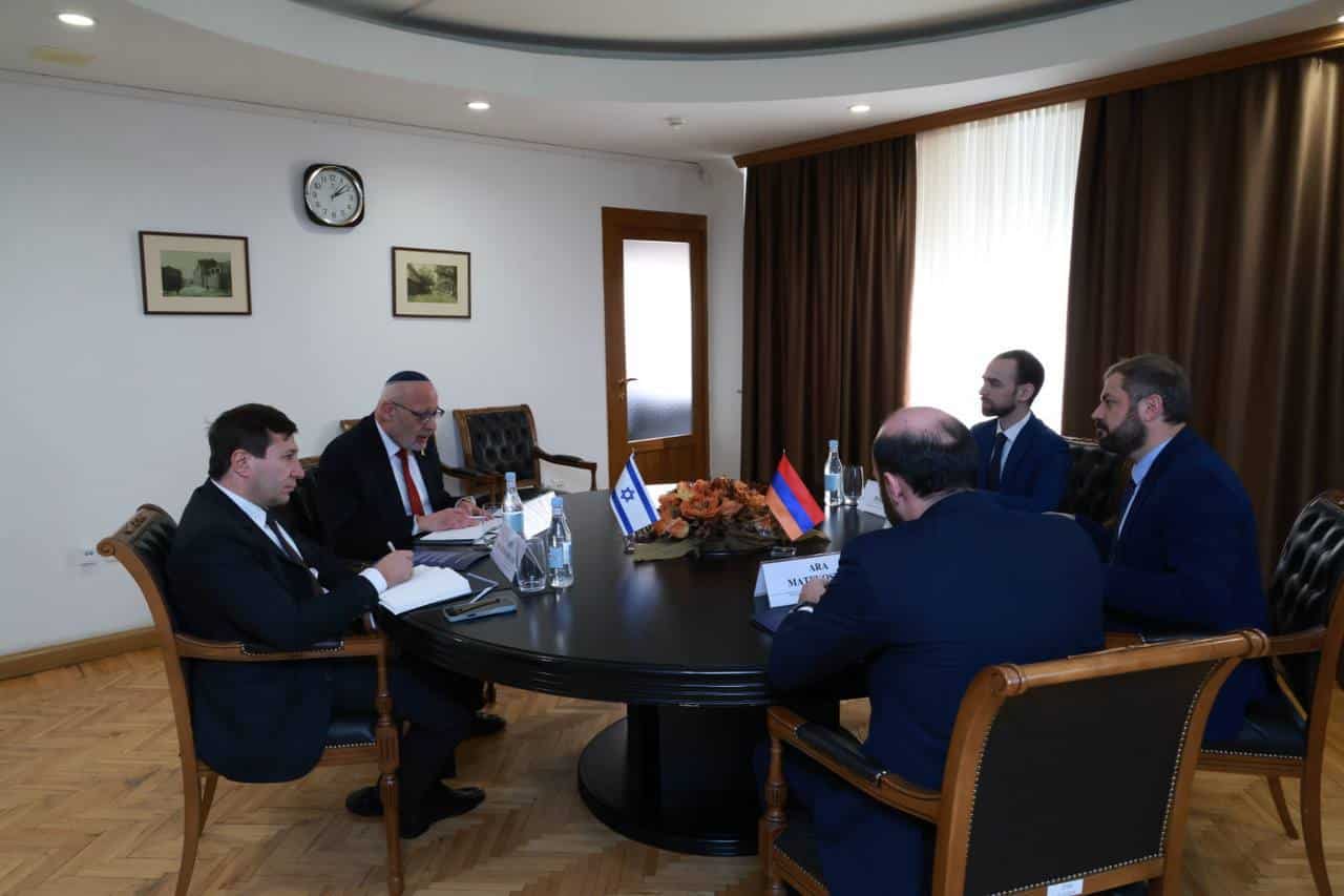 Les opportunités de mise en œuvre de programmes d&rsquo;investissement conjoints entre l&rsquo;Arménie et Israël furent discutées à Yerevan avec l’ambassadeur d’Israël