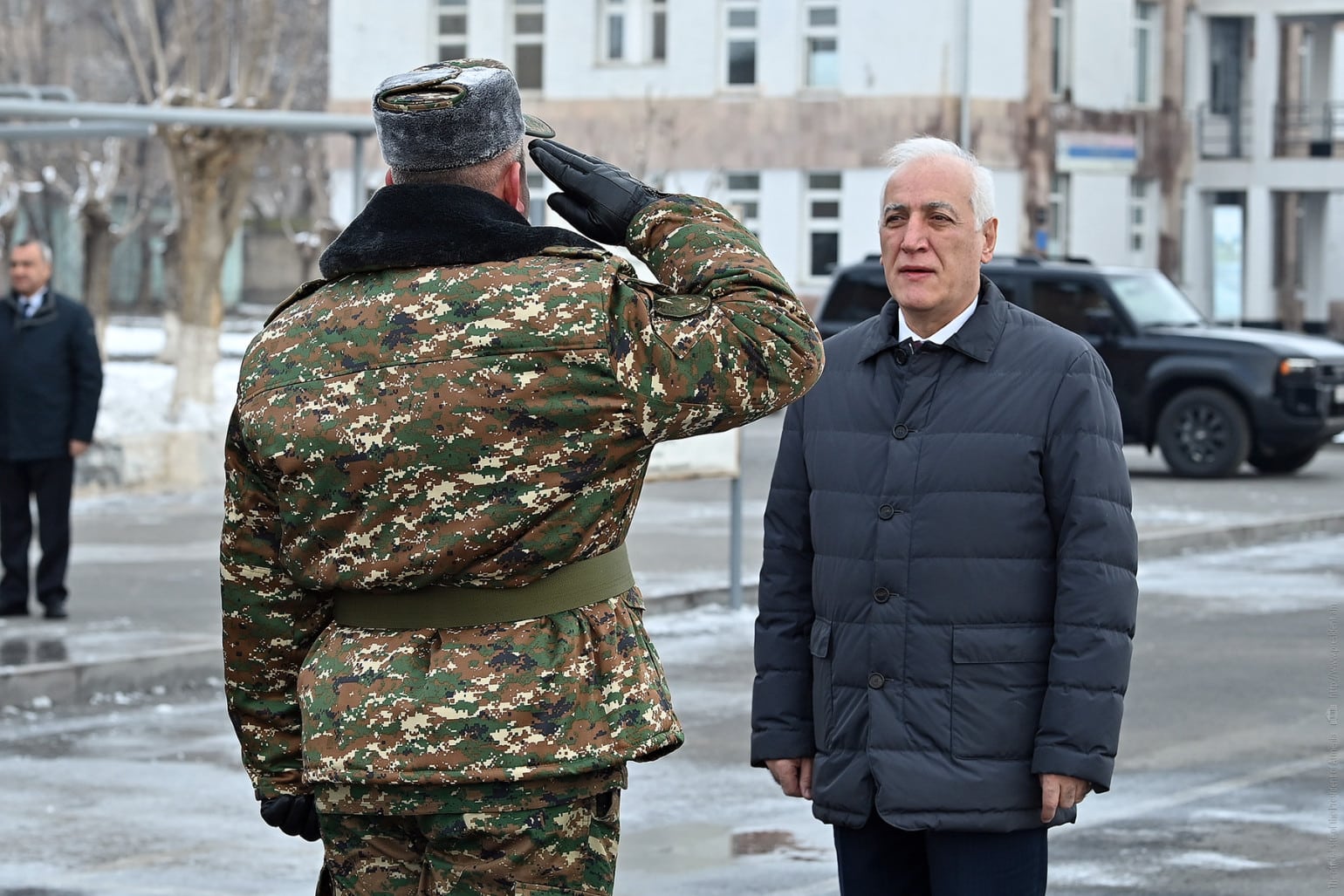 Le Président de la République d’Arménie a visité une unité militaire arménienne des frontières et a remis des cadeaux aux officiers et aux conscrits