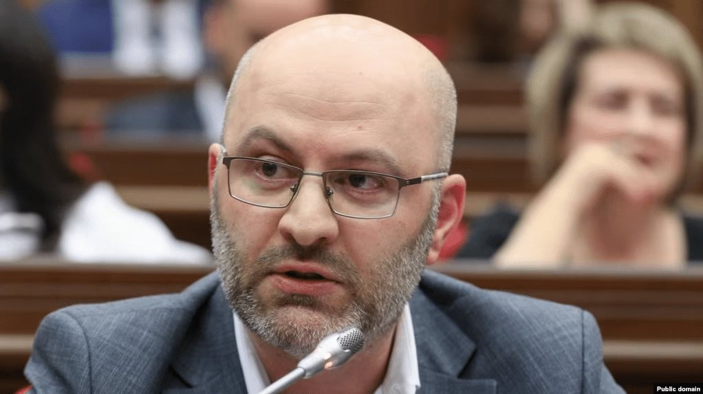 Tombé en disgrâce, le gouverneur de la province de Shirak sur la corde raide