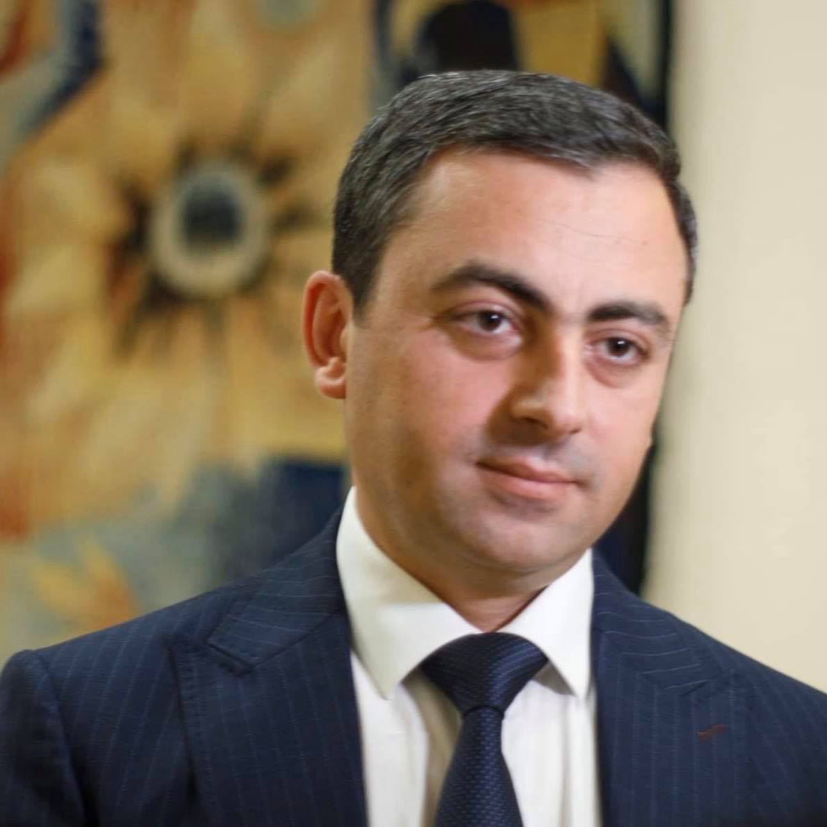 La réponse publique du député Ishkhan Saghatelyan  à une enquête sur les avoirs visant des membres de sa famille