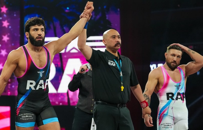 Arman Tsarukyan a vaincu l&rsquo;Américain Lance Palmer par 10-0 lors du tournoi de lutte professionnelle RAF 5 en Floride