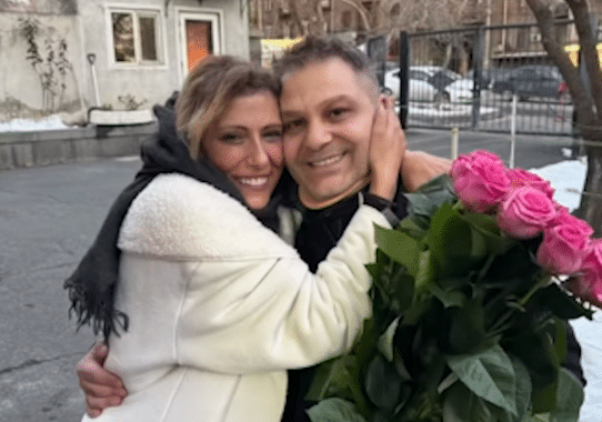 Premières retrouvailles à Yerevan de Vigen Euljekjian et son épouse Linda après 5 ans de captivité : la vidéo est devenue virale